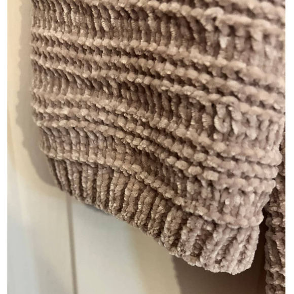 Liz Claiborne Cowl Neck Beige Super Soft Size M 23" Long x 24"‎ Pit to Pit - Picture 4 of 5